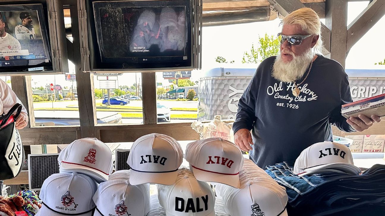 Hanging with John Daly at the Augusta Hooters