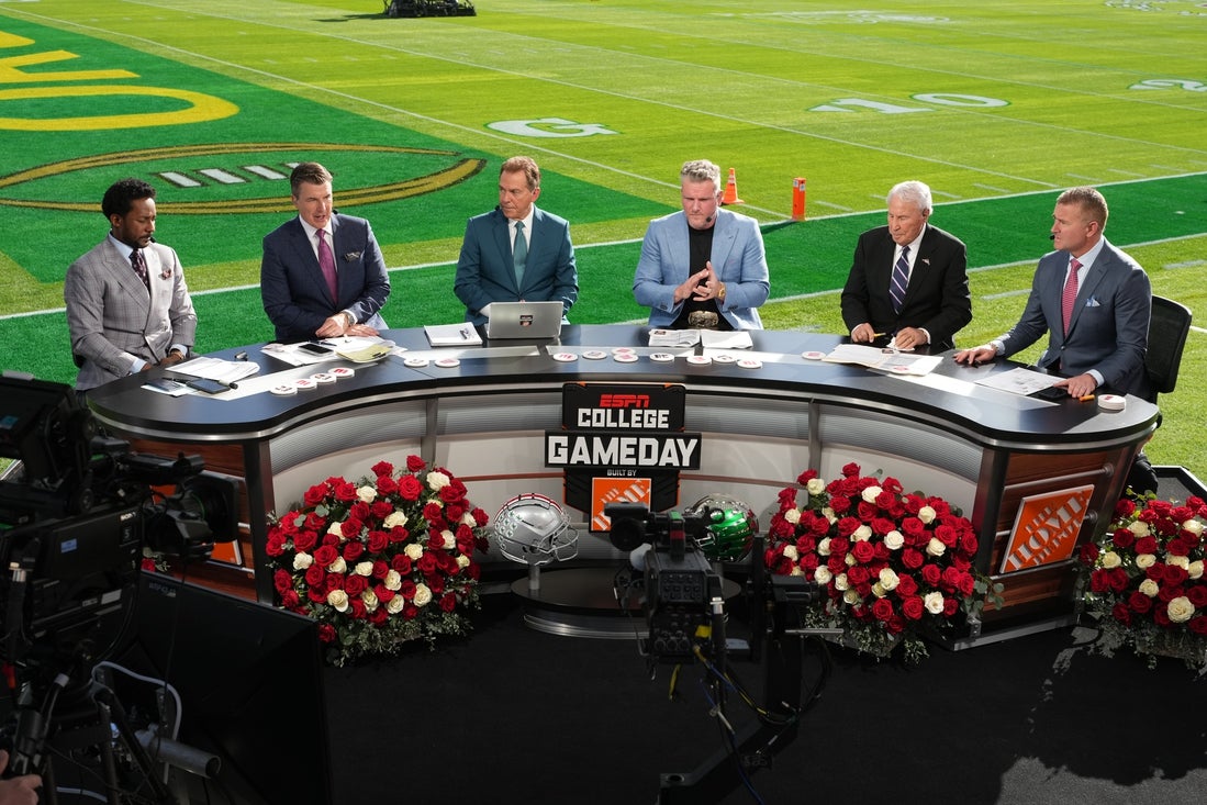 Report: Rece Davis spurns Fox offer, to stay with ESPN