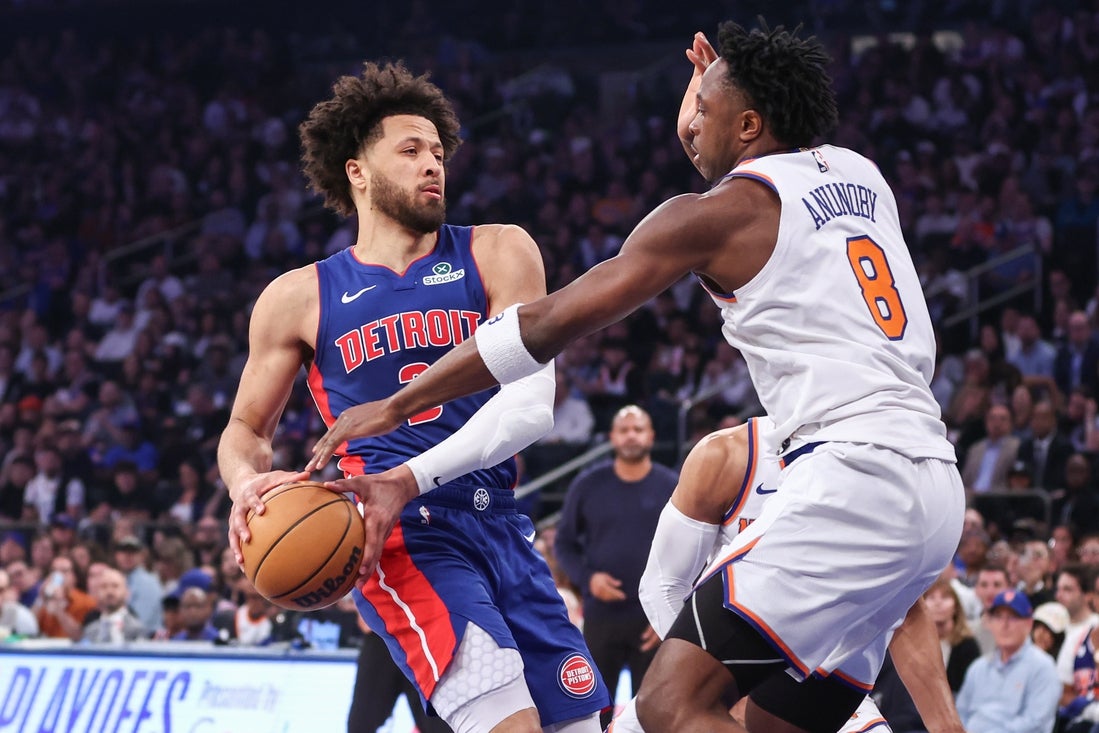 Knicks go on 21-0 burst in 4th quarter, beat Pistons in playoff opener