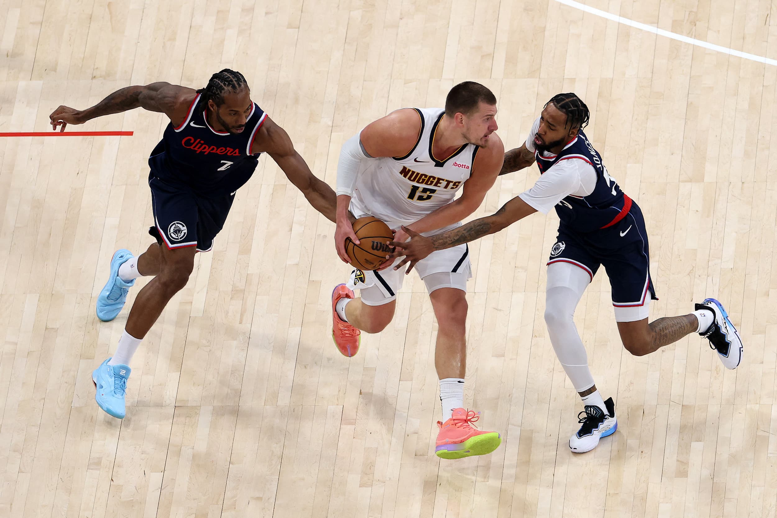 Nuggets, buoyed by dramatic dunk, seek lead vs Clippers