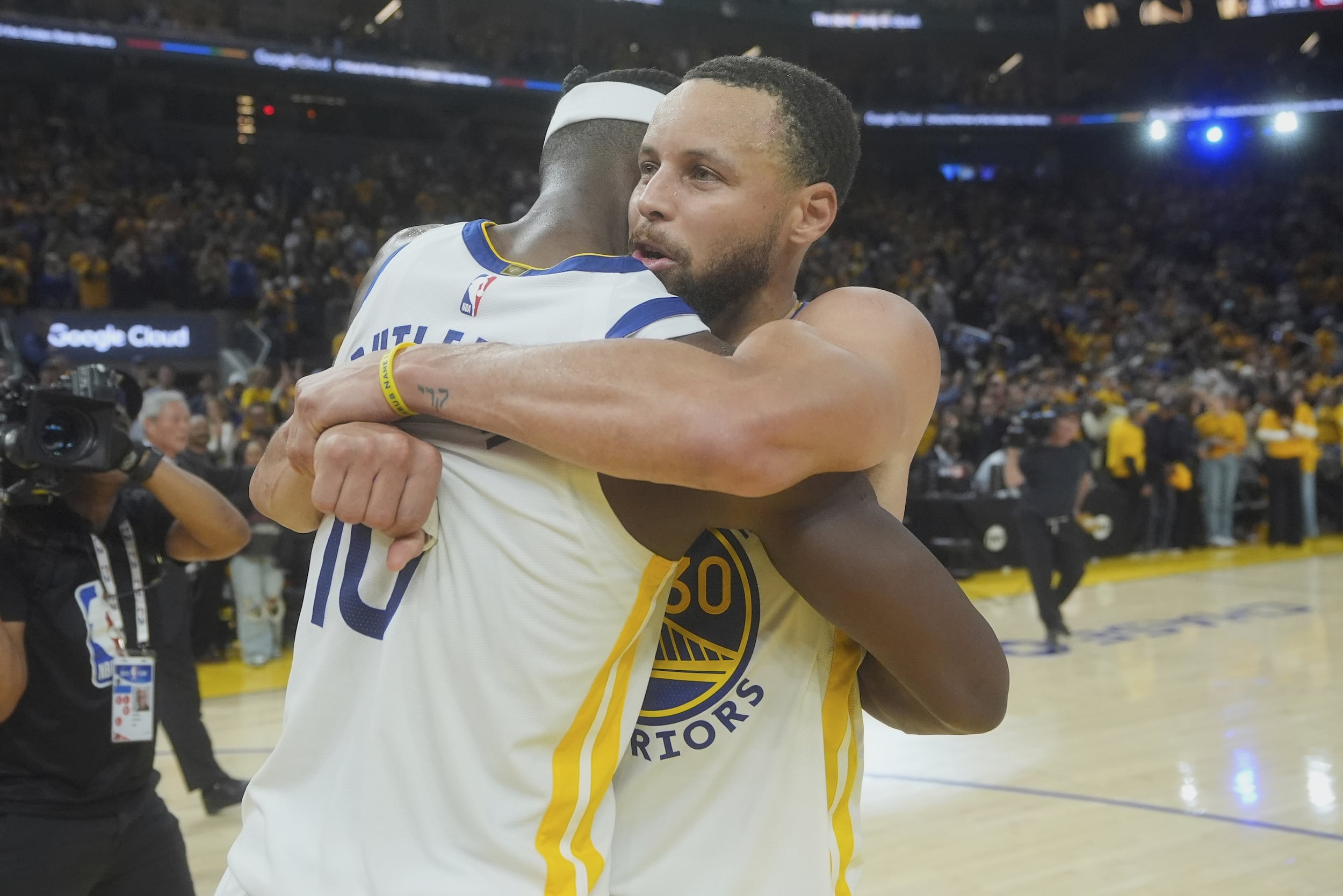 Warriors hold off Grizzlies, nab No. 7 seed in West
